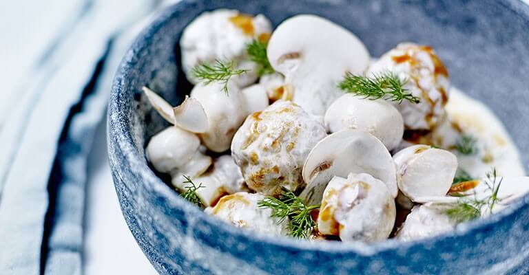 Le Veau de la Pentecôte, Meatballs à la suédoise, des boulettes de veau aux champignons et à l’aneth © J.C Amiel / O.Souksis Savanh
