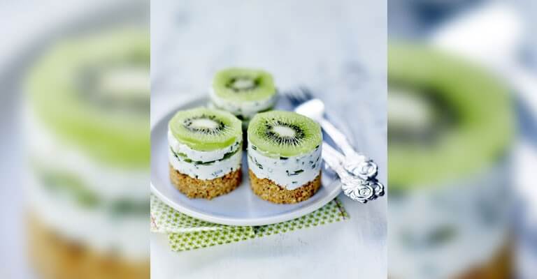 Petits cheesecakes au Kiwi de l'Adour IGP, ciboulette et fromage frais - © J-C Amiel / Corinne Morin / Kiwi de l’Adour